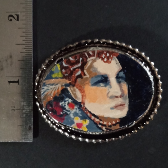 Hand Painted Flapper Portrait Brooch - Picture 4 of 6